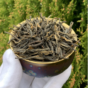 Черный (красный) чай большие золотые иглы Юньнаня - 100 г